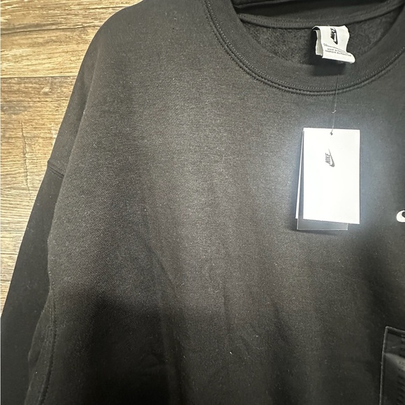 Nike Solo Swoosh Men's Black Crewneck Sweatshirt - Picture 5 of 8